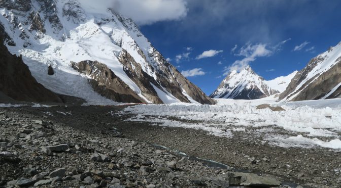 Òscar Cadiach i el Broad Peak ja es veuen les cares