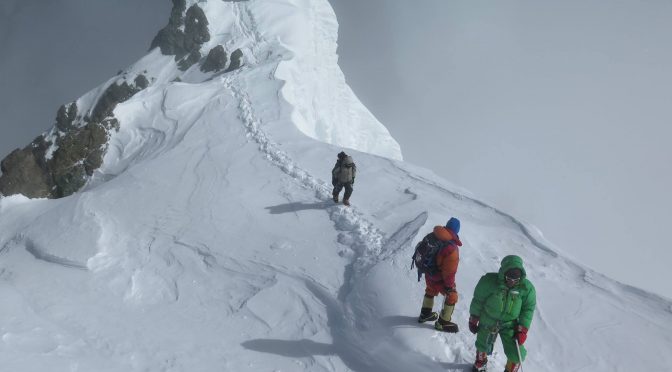 Cadiach ofereix les imatges del cim del Broad Peak a la seva gent