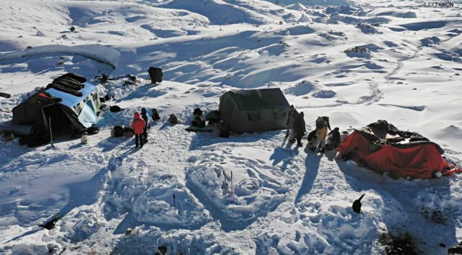 Txikon ja és al camp base i amb un nou company de cordada, Waldelmar Kowalewski