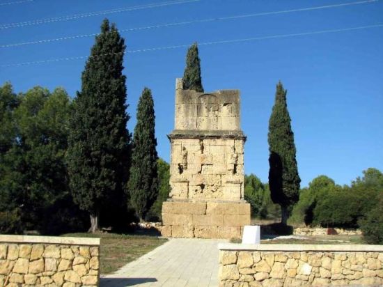 La Torre dels Escipions ha patit una fissura com a conseqüència d'un llamp. Foto: Mauri.