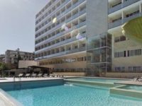 La taxa turística es comença a aplicar tot i el malestar del sector