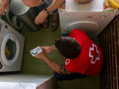 Càritas alerta que tenir feina ja no garanteix sortir de la pobresa