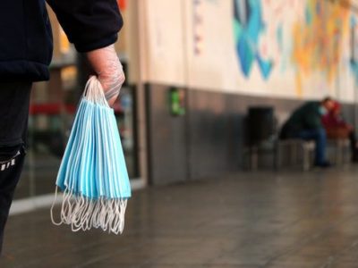 L’obligació de dur mascareta als centres sanitaris i residencials entra en vigor aquest dimecres