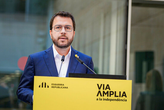 Pere Aragonès parla durant un míting amb ERC.