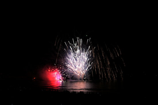 Focs artificials a l'aigua en l'edició del Concurs de Tarragona del 2018. Foto: ACN.