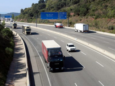 Els Mossos denuncien disset camions per no complir les restriccions de velocitat i d’avançament a l’AP-7 a Tarragona