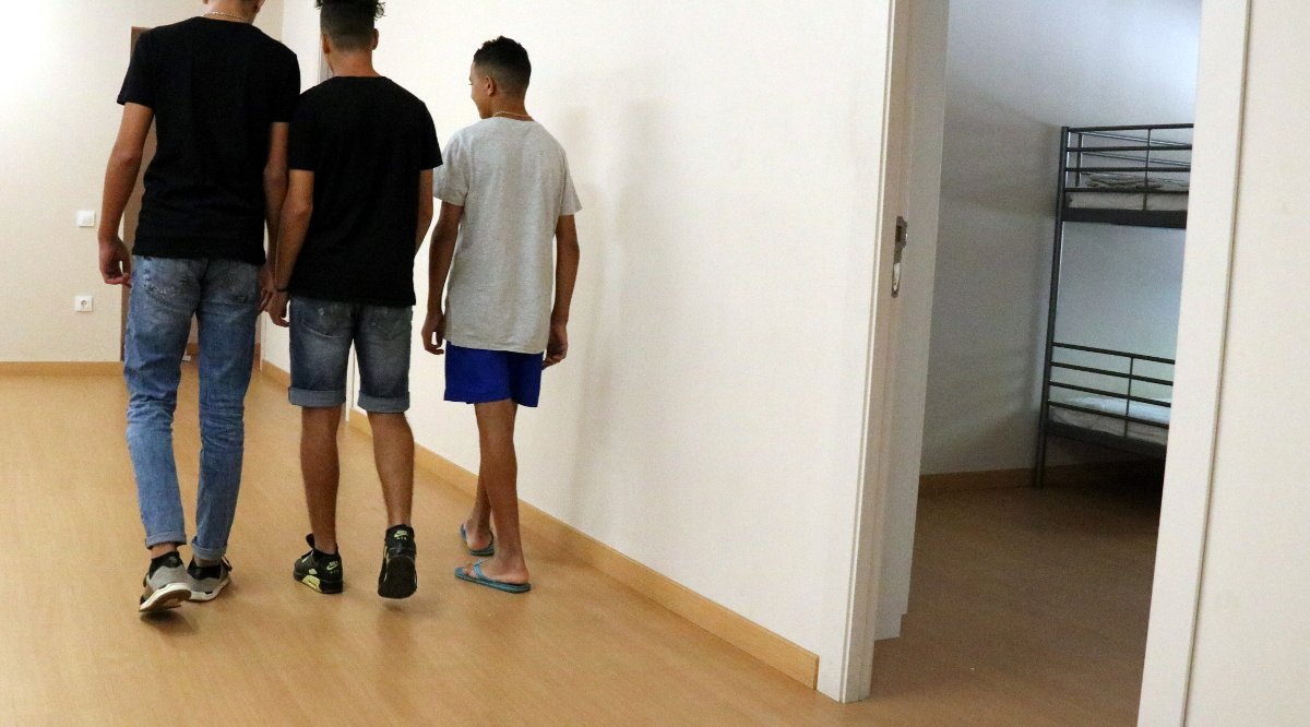 Uns joves en un centre de protecció a la infància. Foto: ACN.