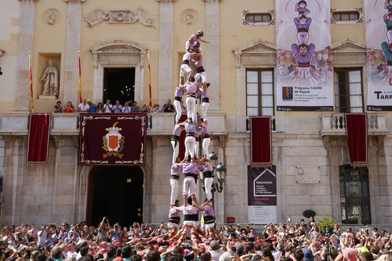 4 de 8 descarregat per la Colla Jove Xiquets de Tarragona, en la diada de Santa Tecla del 2019. Foto: ACN.