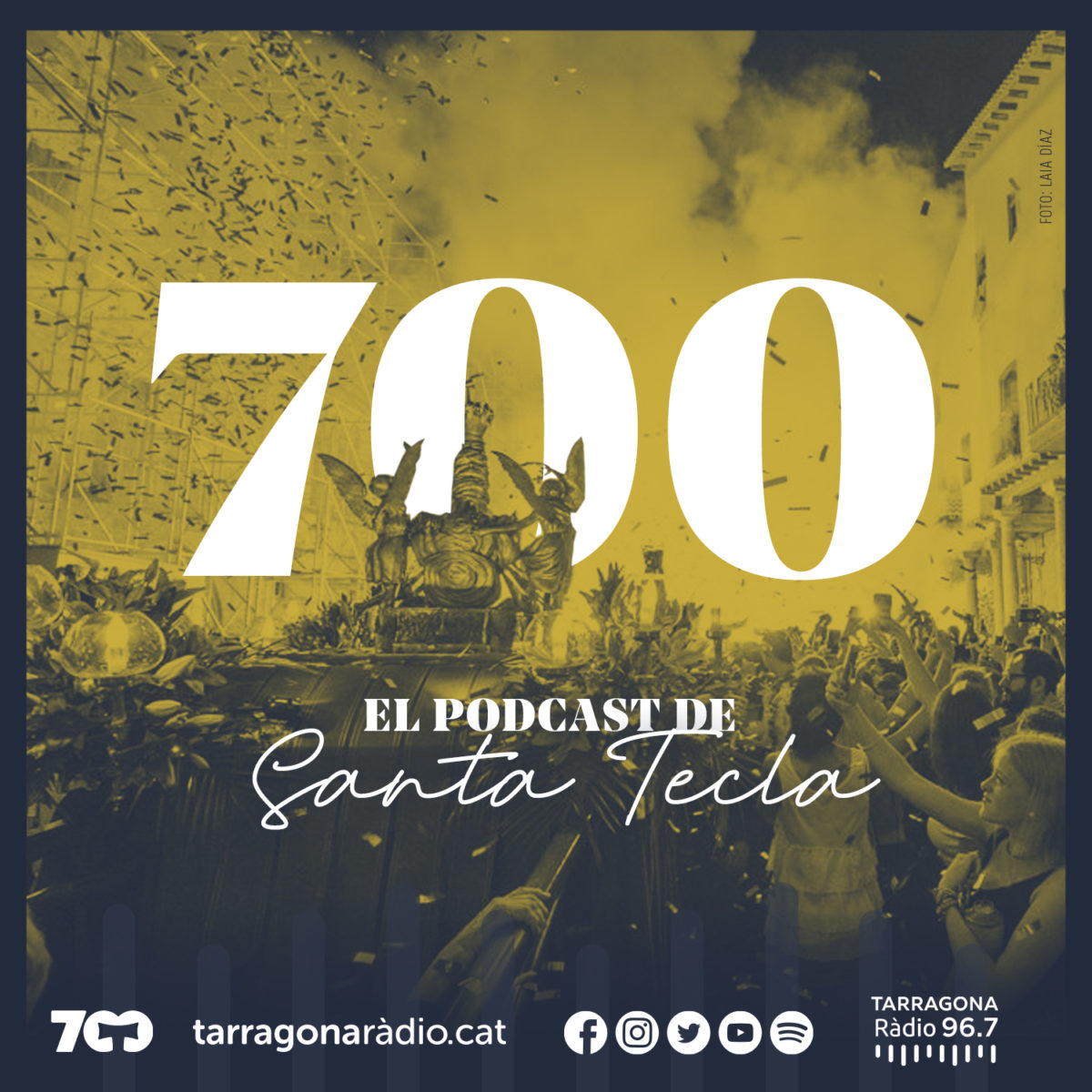 700