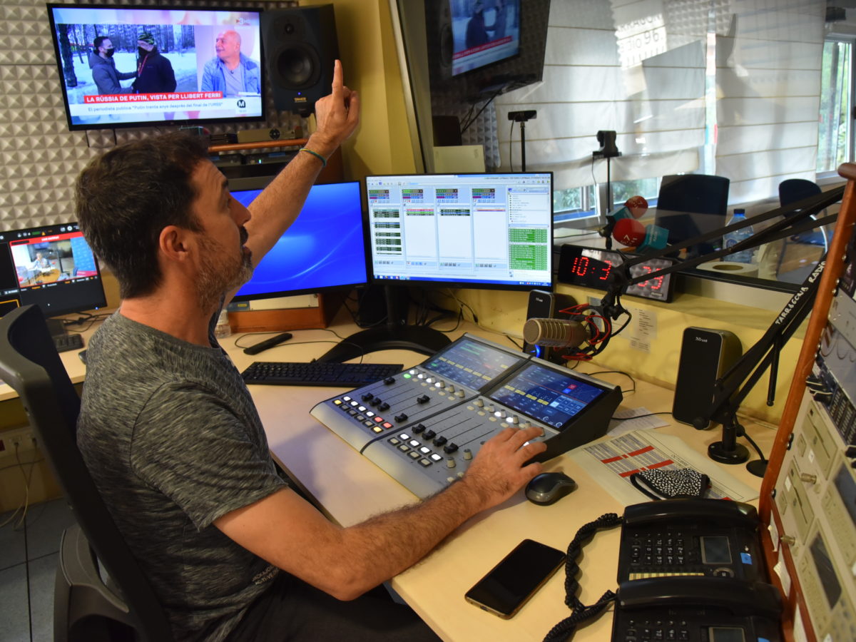 Despullem l’emissora: així és el dia a dia a Tarragona Ràdio