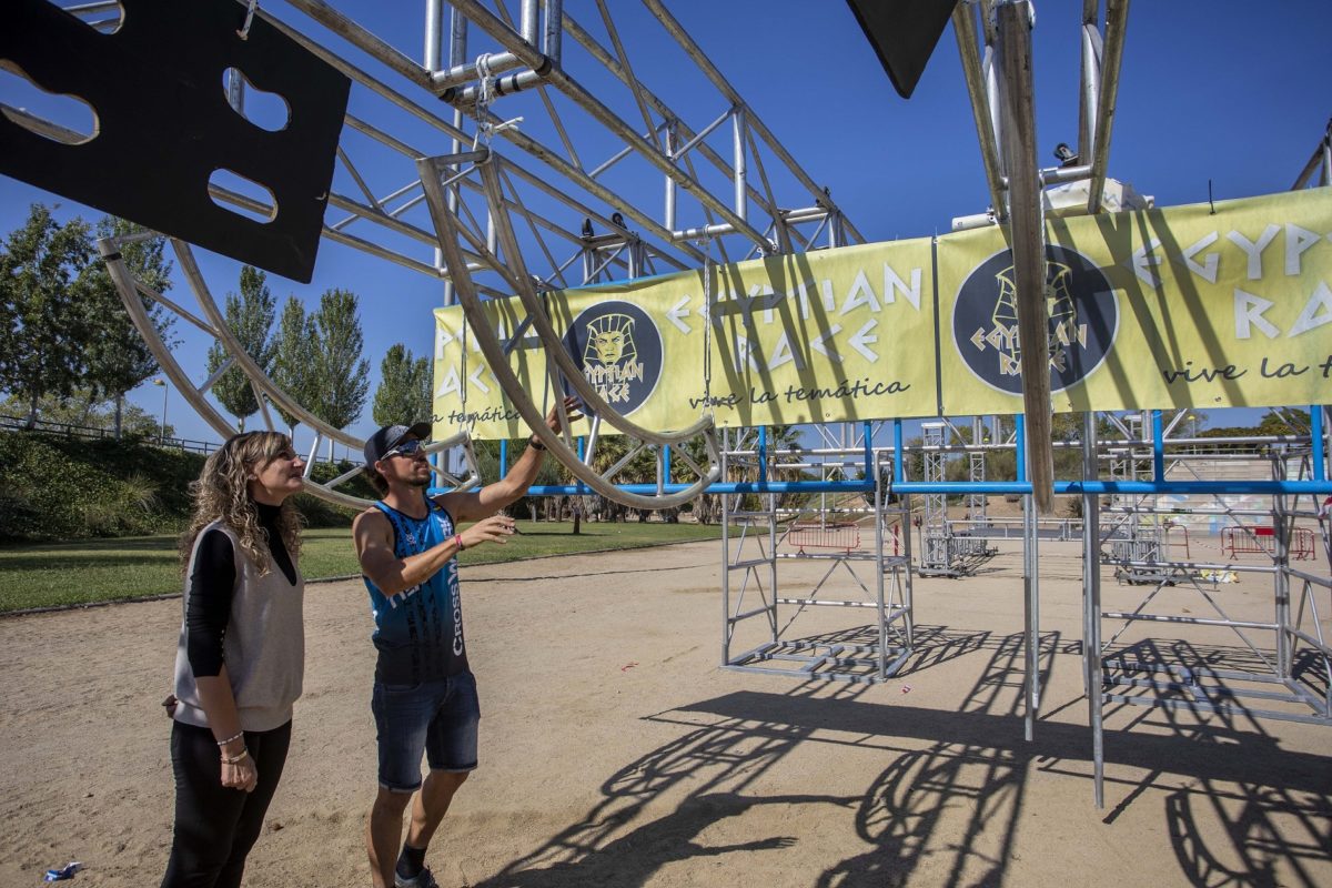 Egyptian Race preparant estructura i Mari López