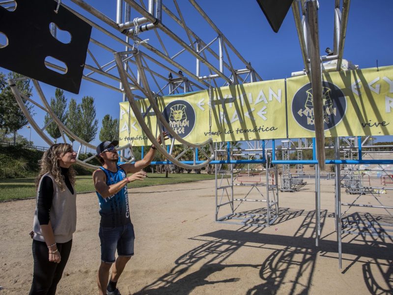 Egyptian Race preparant estructura i Mari López