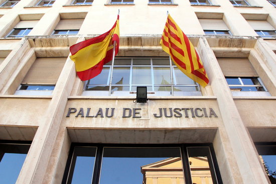 Façana d'entrada a l'Audiència de Tarragona. Foto: ACN.