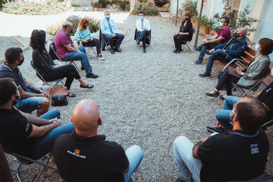 Pla general d'un moment de la reunió del president de la Generalitat, Pere Aragonès, amb representants de les colles castelleres de Tarragona. Imatge del 12 d'octubre de 2021. (Horitzontal)