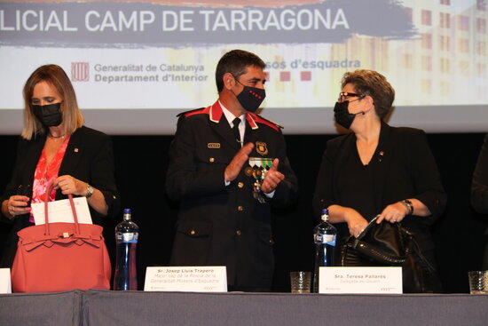 El major Trapero, amb Teresa Pallarès, delegada del Govern a Tarragona, en el dia de les Esquadres de la Regió Policial del Camp de Tarragona. Foto: ACN.