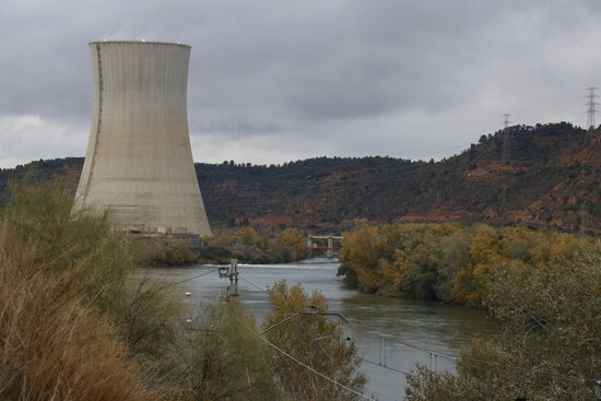 Pla general de la central nuclear d'Ascó, a la Ribera d'Ebre.