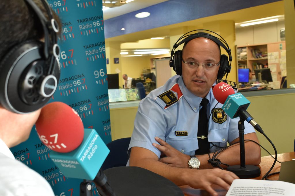 Josep Maria Estela als estudis de Tarragona Ràdio.