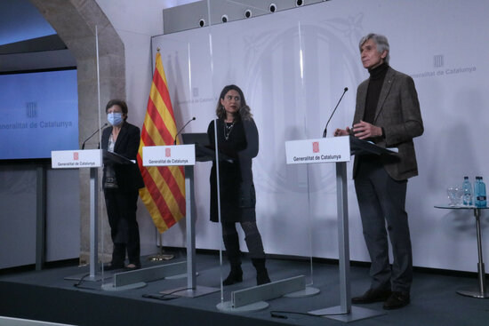 Pla general de la secretària de Salut Pública, Carmen Cabezas, la portaveu del Govern, Patrícia Plaja, i el conseller de Salut, Josep Maria Argimon. Imatge del 20 de desembre del 2021 (Horitzontal)