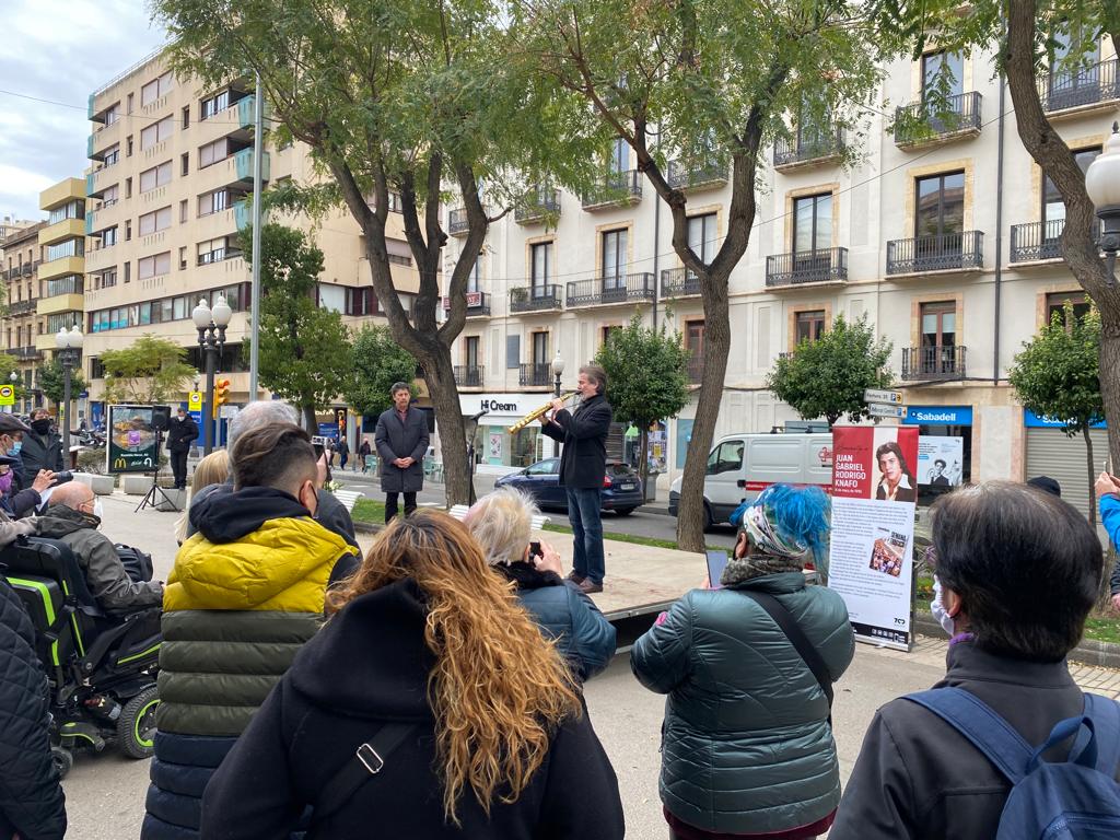 L'acte s'ha fet a l’encreuament de la Rambla Nova amb carrer de la Unió, on va morir tràgicament Knafo el 5 de març de 1976.