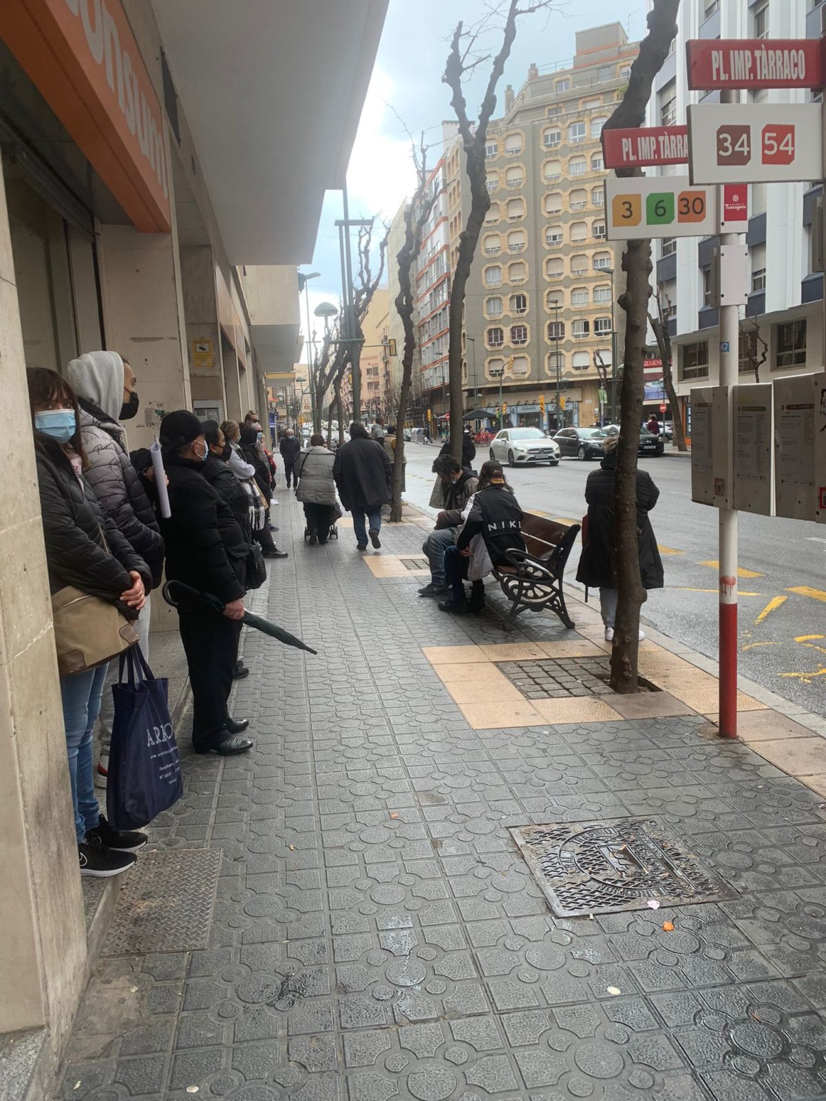 Vaga dels busos a la parada de Ramon i cajal