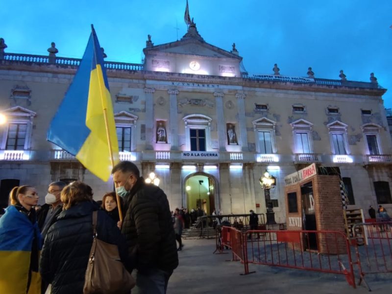 Concentració per la pau a Ucraïna davant la plaça de la Font