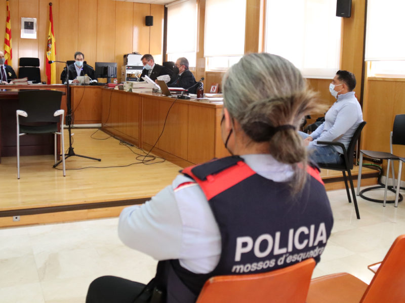 Mosso assegut al jutjat