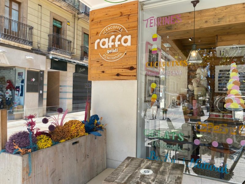 El primer concurs floral de la ciutat Posem-hi Flors! #TGNVilaFlorida té ja gairebé 50 comerços inscrits.