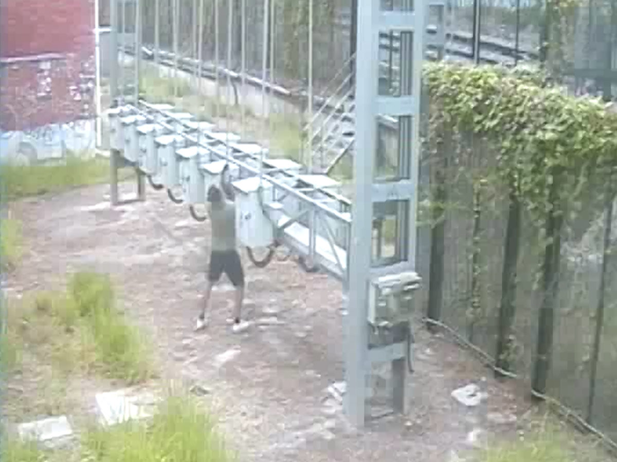 PRESSUMPTE LLADRE que robava cablejat al Corredor mediterrani