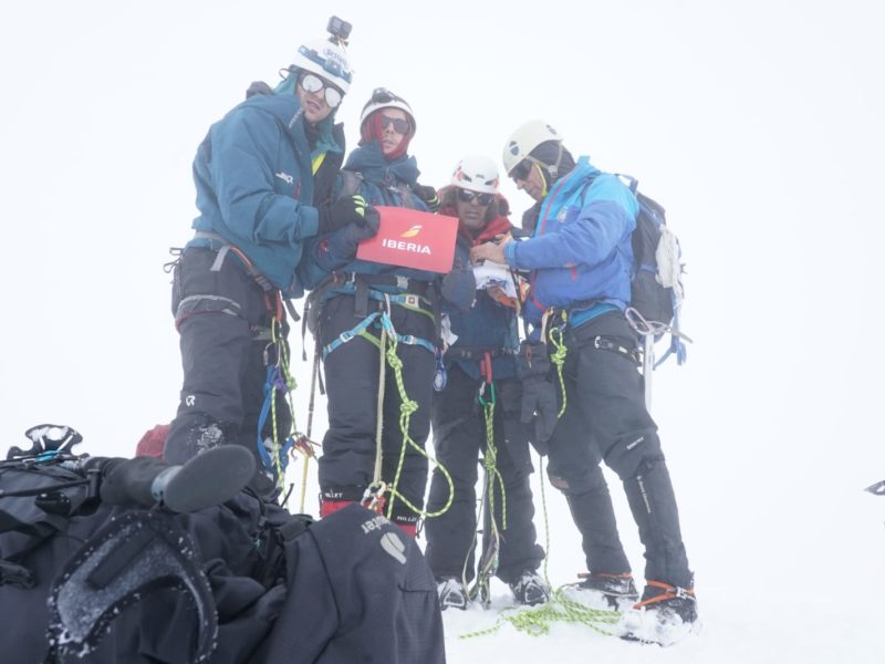 Xisco López, Gerard Descarrega, Sebastià Poy i Òscar Cadiach, al cim del Pisco (5.760 m)
