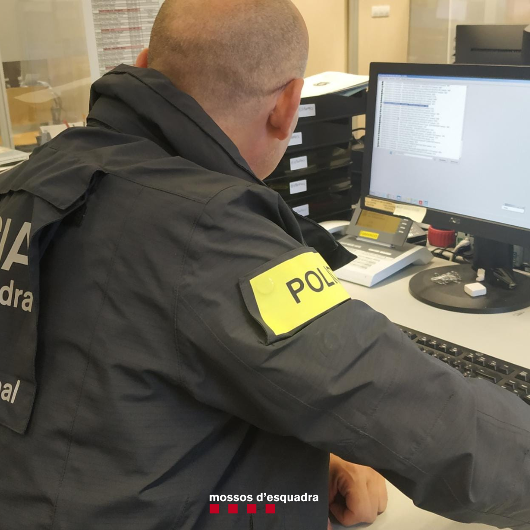 Mossos investiguen un home que es feia passar per advocat