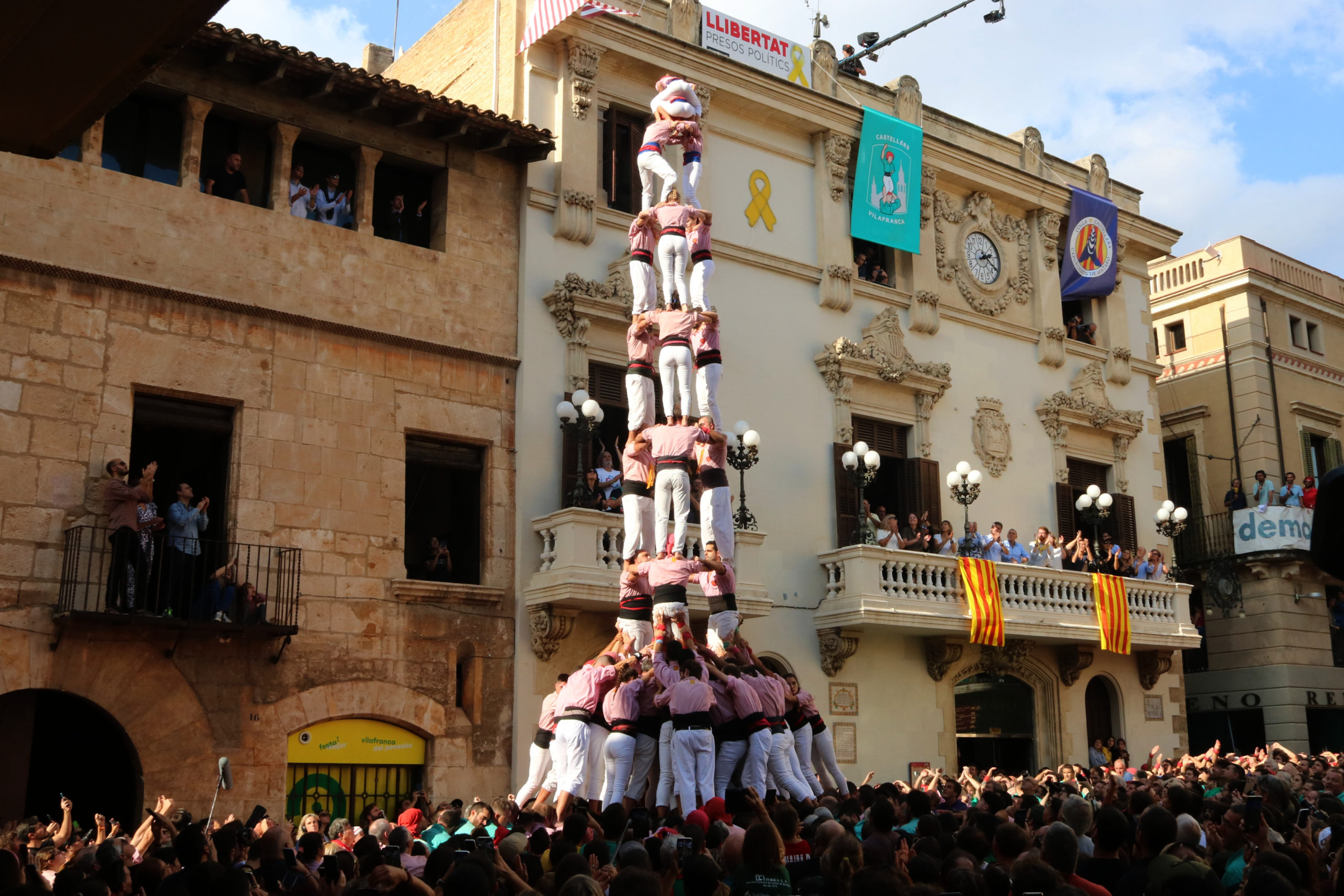 4 de 8 descarregat pels Xiquets de Tarragona a la diada de Tots Sants del 2022  Data de publicació: dimarts 01 de novembre del 2022, 15:19  Localització: Vilafranca del Penedès  Autor: Gemma Sánchez