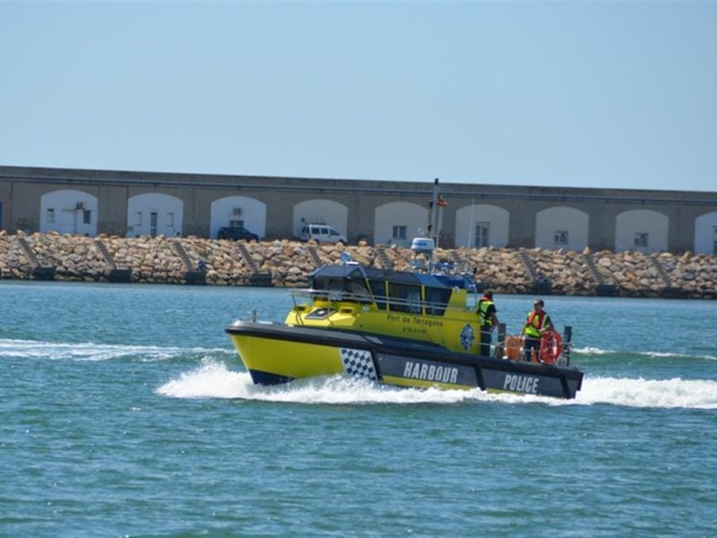 Embarcació vaixell policia portuària al port