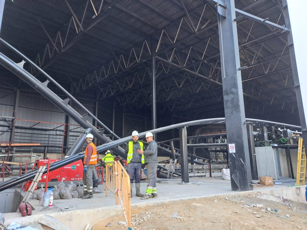 Construcció muntanya russa Uncharted PortAventura febrer 2023