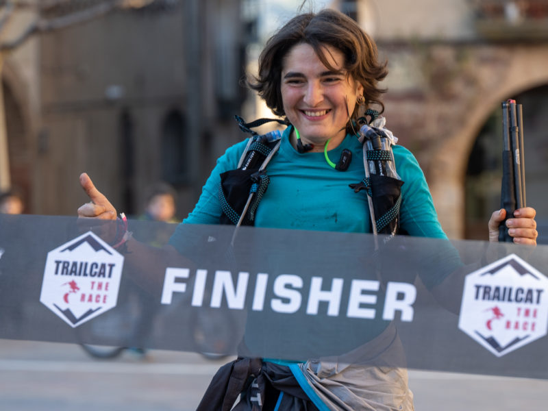 Claire Bannwarth escriu una nova pàgina a la història del trail running, guanyadora absoluta de la TRAILCAT 200 de Prades.. Foto: Toni Grases.