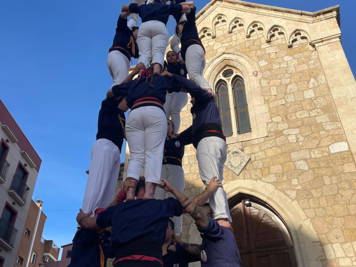 Els Xiquets del Serrallo celebren el seu 35è aniversari amb la primera diada de la temporada a Tarragona