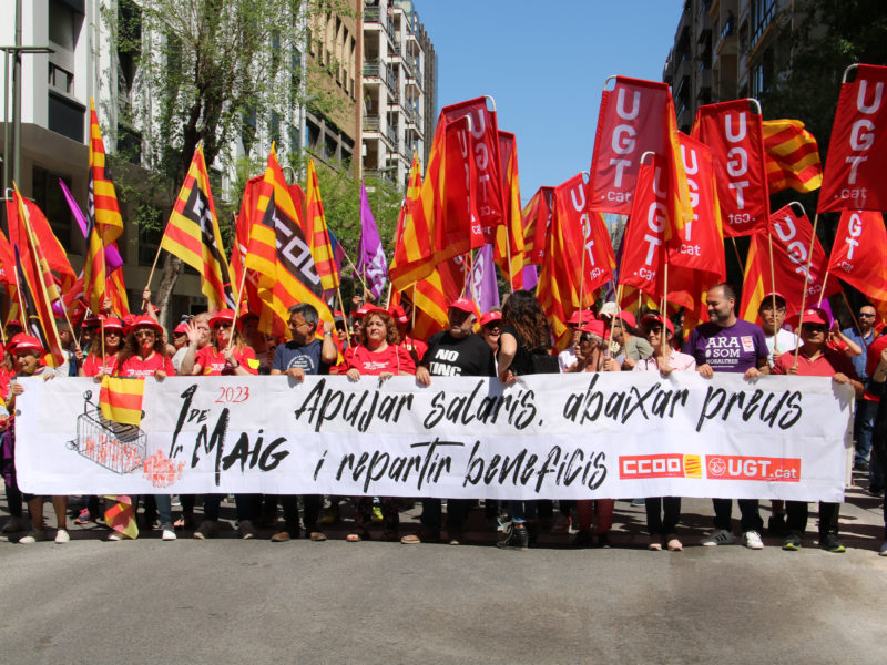 La capçalera de la manifestació d'aquest Primer de Maig recorrent la rambla de Tarragona Data de publicació: dilluns 01 de maig del 2023, 14:14 Localització: Tarragona Autor: Mar Rovira