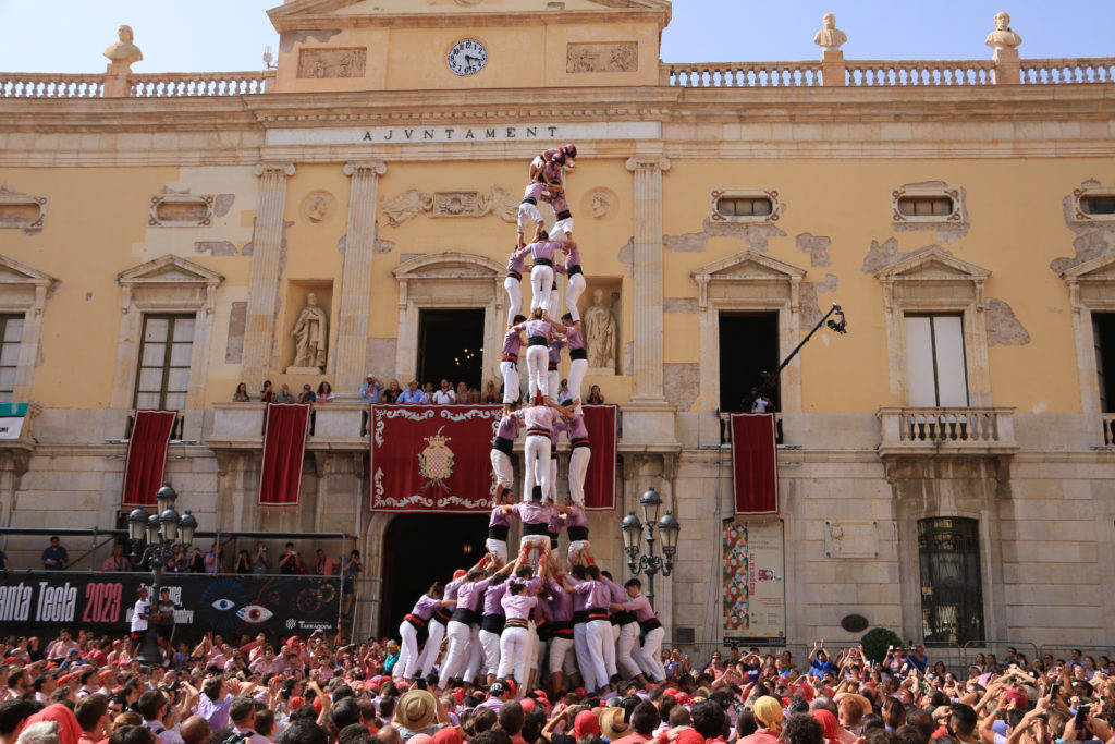 Aleta del 4 de 9 amb folre descarregat de la Colla Jove de Tarragona en la quarta ronda de la diada del primer diumenge de Santa Tecla de Tarragona
Data de publicació: diumenge 17 de setembre del 2023, 16:31
Localització: Tarragona
Autor: Neus Bertola / Ariadna Escoda