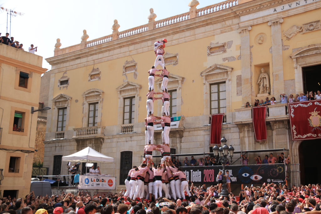 Aleta del 4 de 9 amb folre descarregat pels Xiquets de Tarragona en la tercera ronda de la diada del primer diumenge de Santa Tecla de Tarragona
Data de publicació: diumenge 17 de setembre del 2023, 16:29
Localització: Tarragona
Autor: Neus Bertola / Ariadna Escoda