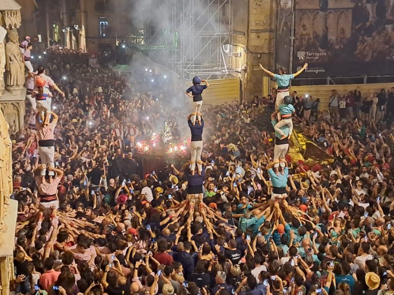 Entrada a la Catedral del Braç de Santa Tecla durant la professó. 23 setembre 2023