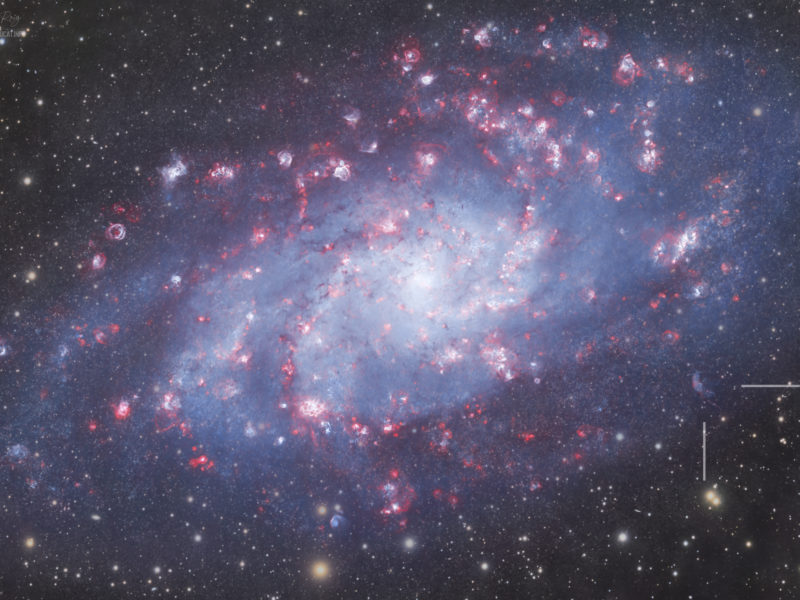 Un dels impulsors del Parc Astronòmic de Prades, Aleix Roig, ha detectat una nova nebulosa des del seu observatori Astrocat situat al municipi del Baix Camp. S'ha batejat com a 'Roig1 Prades Sky', en record a l'avi del seu descobridor, i està situada a la galàxia Triangle M33.