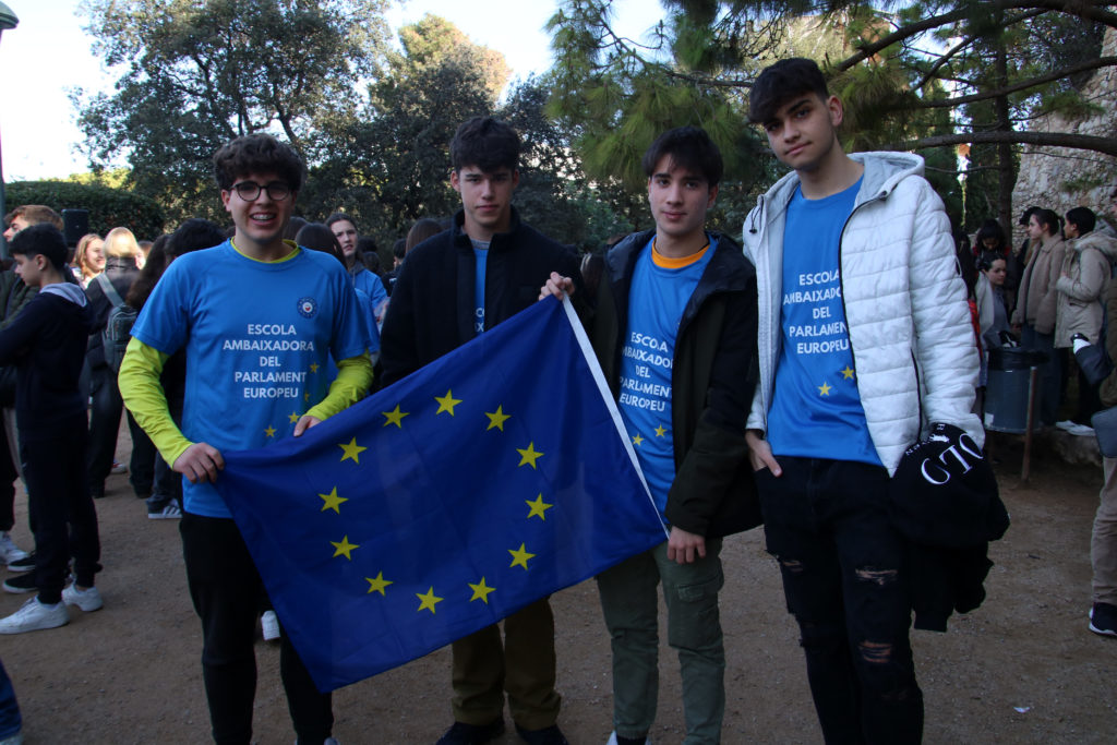 Alumnes de les Escoles Ambaixadores del Parlament Europeu a la demarcació de Tarragona amb una bandera europea en l'homenatge fet a les víctimes de l'holocaust a Tarragona
Data de publicació: divendres 26 de gener del 2024, 13:32
Localització: Tarragona
Autor: Mar Rovira