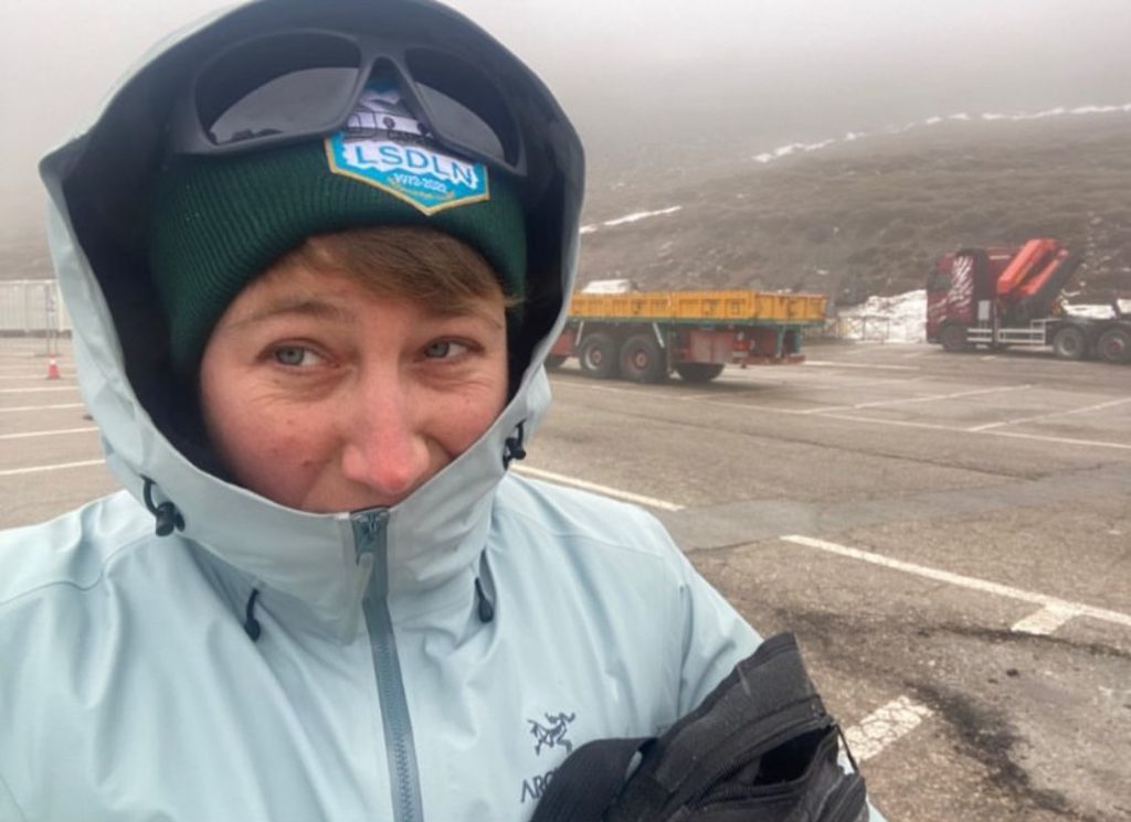 Marta Vives en el rodatge de 'La sociedad de la nieve'