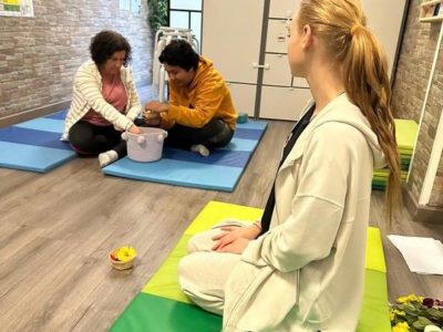 Èxit de participació als tallers de ioga per a persones amb autisme de Todos en Azul