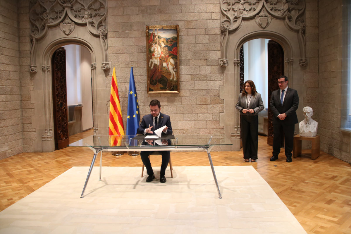Pere Aragonès signa decret d'eleccions