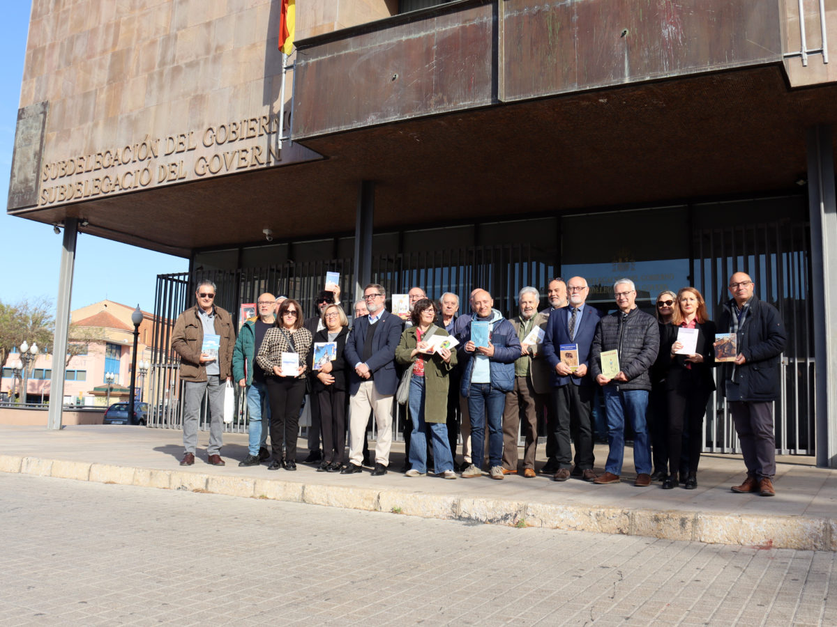 La subdelegació del govern espanyol de Tarragona reuneix per primera vegada una vintena d’escriptors locals