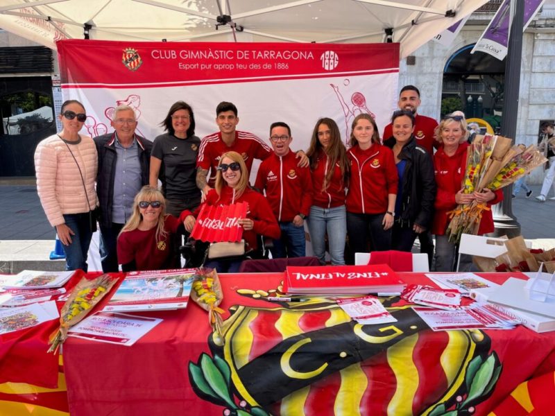 El Nàstic viu Sant Jordi al carrer