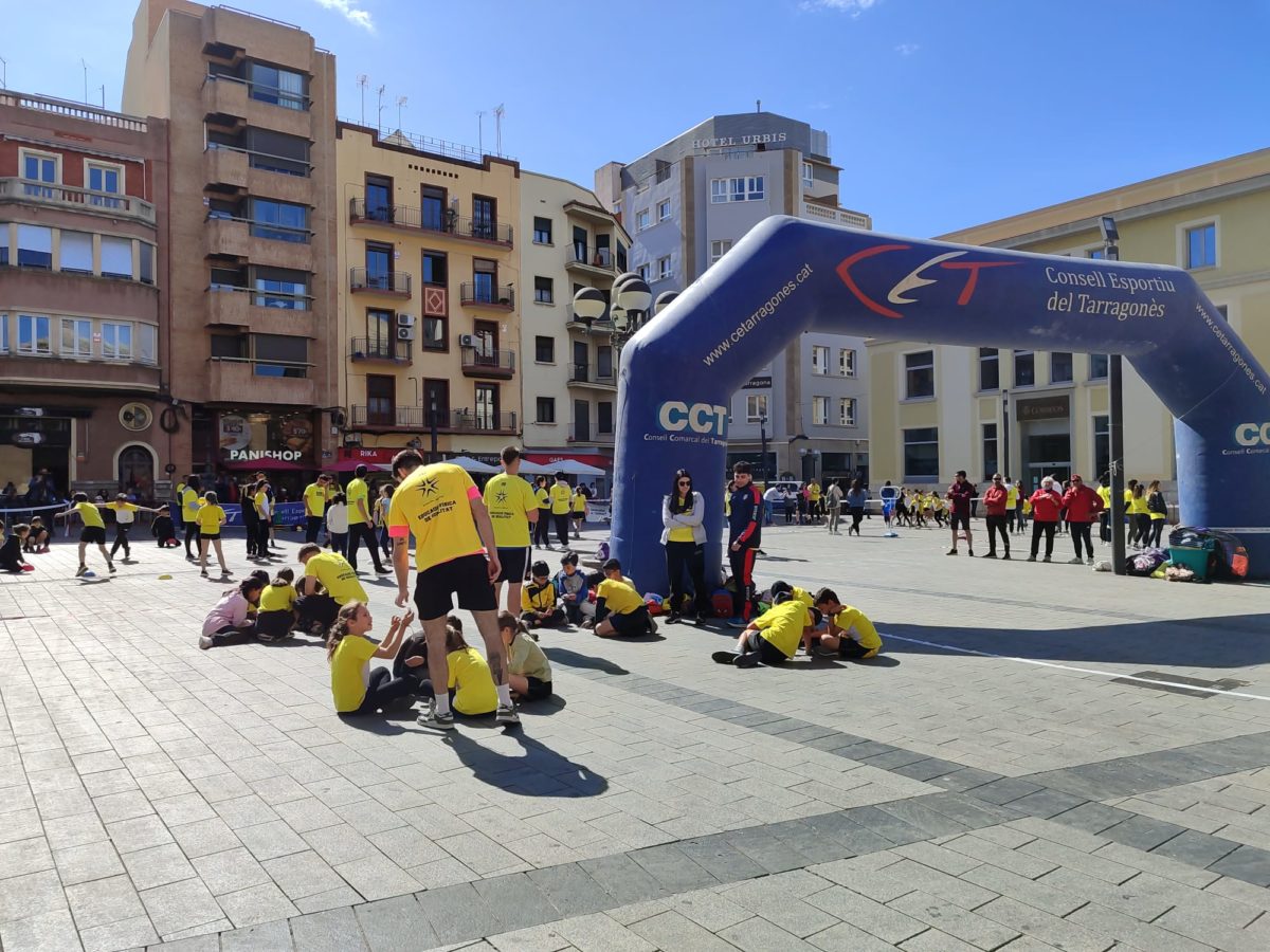 La plaça Corsini es converteix en un gran pati durant el Dia de l’Activitat Física al Carrer