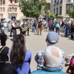 Espectadots i músics de la Steam Brass Band actuant en un dels espectacles de carrer de la 29a edició del Festival Dixieland de Tarragona Data de publicació: divendres 26 d’abril del 2024, 13:35 Localització: Tarragona Autor: EloI Tost