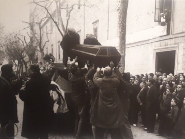Tarragona va ser “trending topic” internacional el 1938 pel funeral dels anglesos del Thorpeness i l’Stanwell