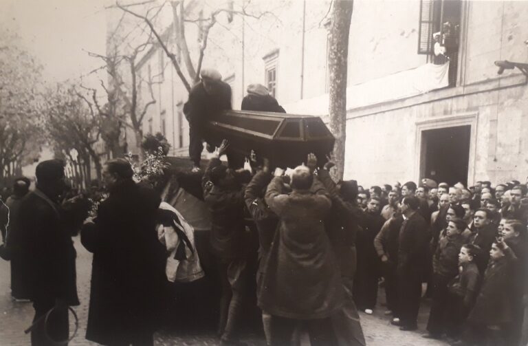 Funeral dels marins del Thorpeness. (Rambla Vella, 22 gener 1938)